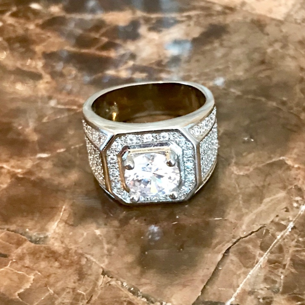 Size 7 rhinestone sterling silver ring